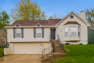 1214 E 125th St Olathe, KS 66061